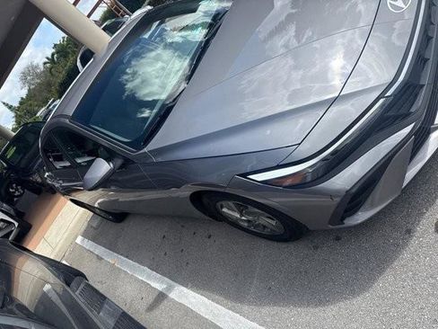 Certified 2025 Hyundai Elantra SE image 4