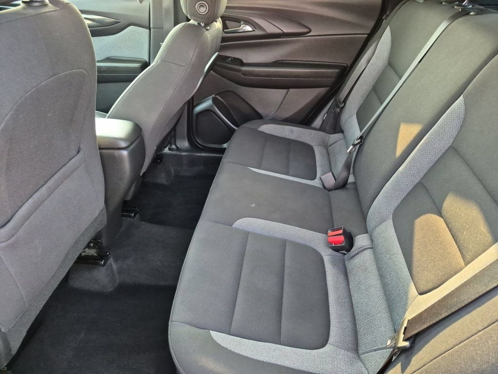 Used 2025 Chevrolet TrailBlazer LT AWD/4WD image 29