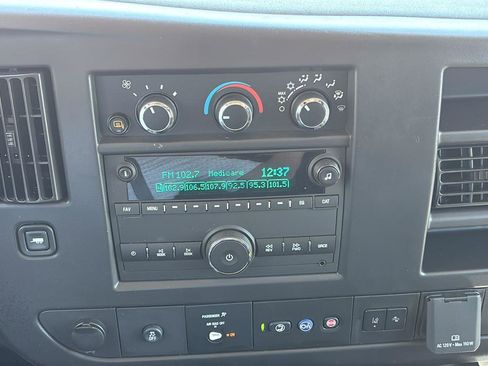 Certified 2025 Chevrolet Express 3500 LT w/ LT Preferred Equipment Group RWD image 24