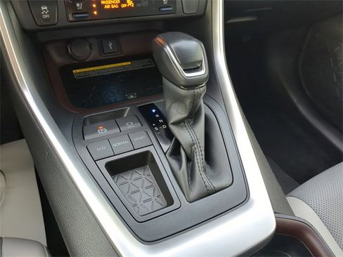 Used 2021 Toyota RAV4 Limited image 30