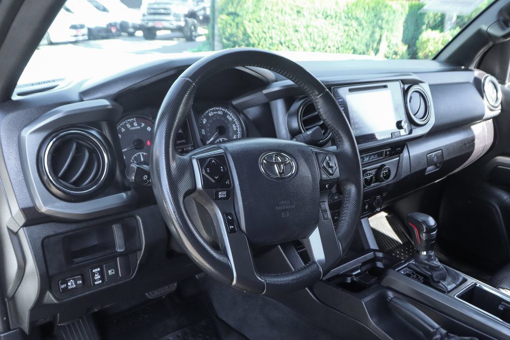 Used 2018 Toyota Tacoma TRD Off-Road AWD/4WD image 19