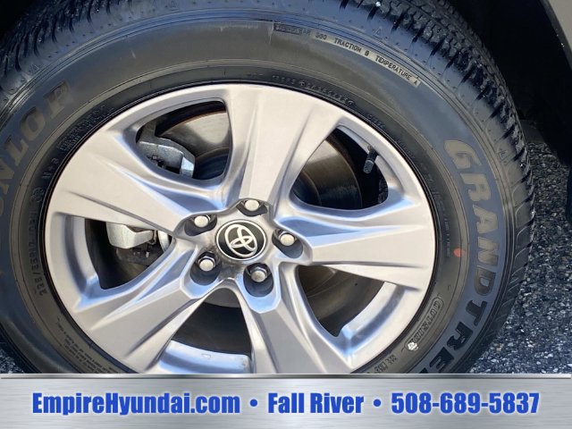Used 2025 Toyota RAV4 XLE AWD/4WD image 27
