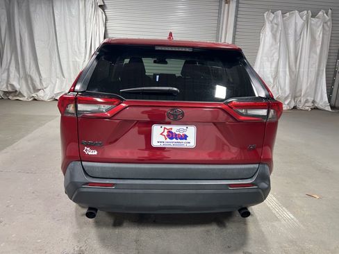 Used 2022 Toyota RAV4 LE image 6