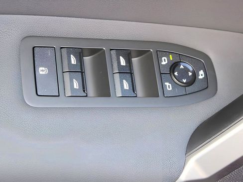 Used 2025 BMW iX M60 image 10