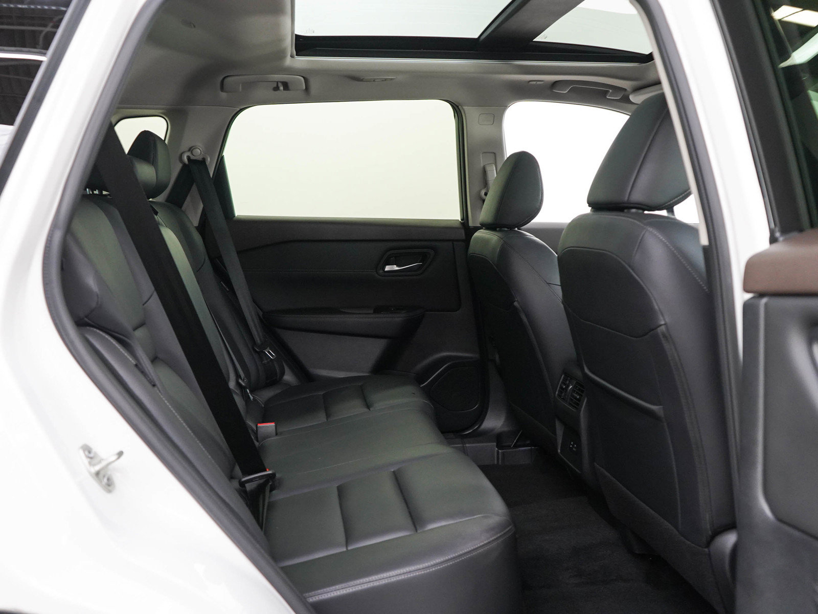 Used 2023 Nissan Rogue SL AWD/4WD image 12