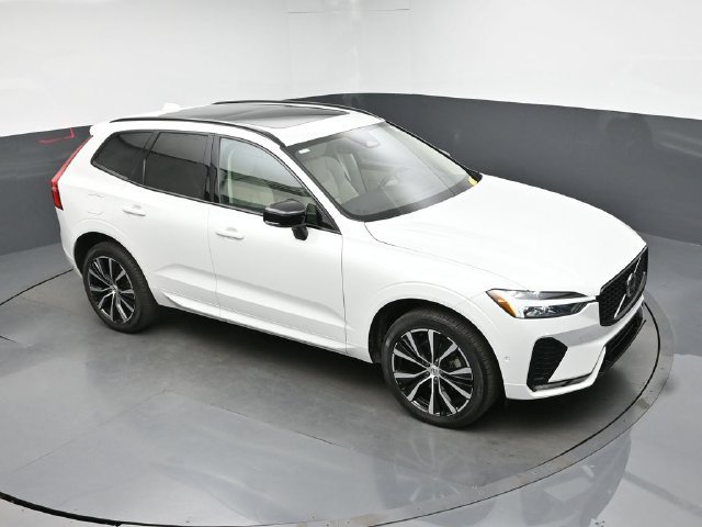 Used 2024 Volvo XC60 B5 Plus AWD/4WD image 18