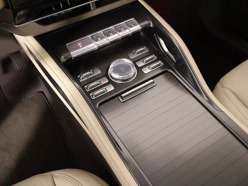 Certified 2025 Lincoln Nautilus Premier w/ Equipment Group 102A image 9