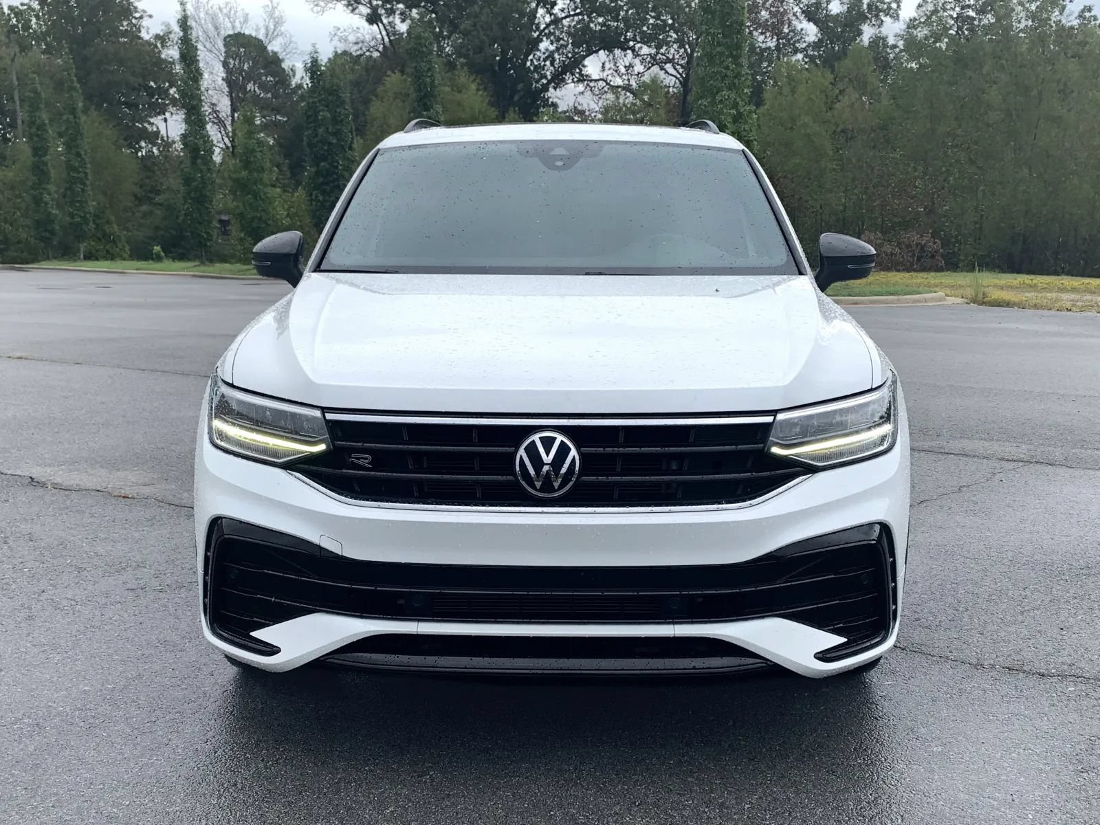 Used 2023 Volkswagen Tiguan SE R-Line FWD image 2
