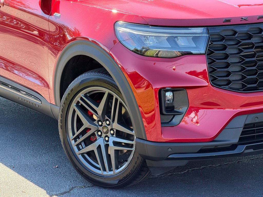 Used 2025 Ford Explorer ST-Line w/ ST-Line Street Pack AWD/4WD image 10