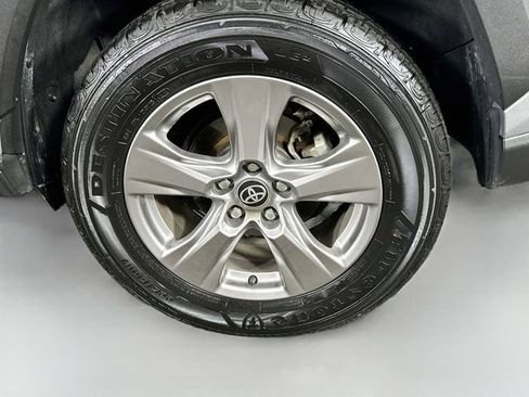 Used 2025 Toyota RAV4 XLE AWD/4WD image 28