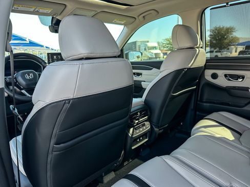 New 2026 Honda Pilot Touring image 15