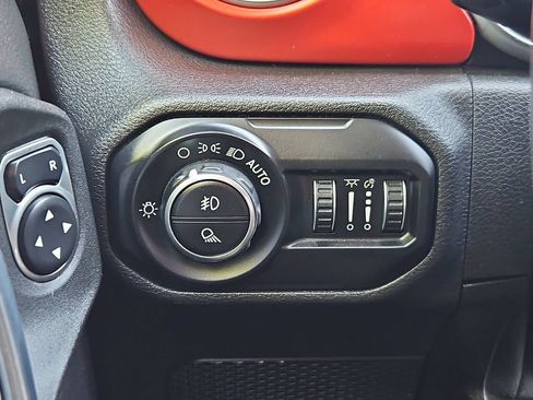 Used 2021 Jeep Gladiator Rubicon AWD/4WD image 18