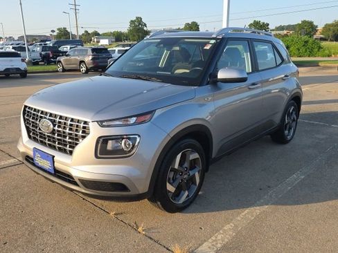 Certified 2023 Hyundai Venue SEL FWD image 2
