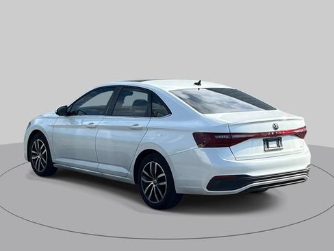 Used 2025 Volkswagen Jetta SE FWD image 5