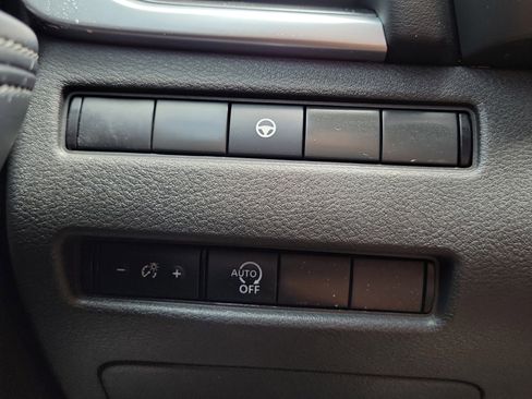 Used 2023 Nissan Rogue SV FWD image 28