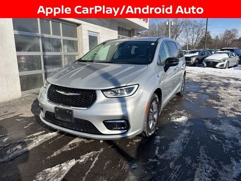 Used 2024 Chrysler Pacifica Select image 5