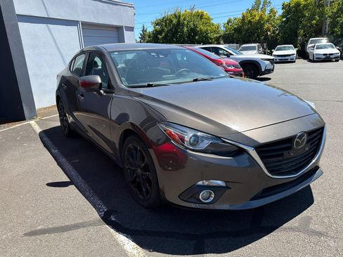Used 2014 MAZDA MAZDA3 s Grand Touring w/ Technology Package FWD image 2