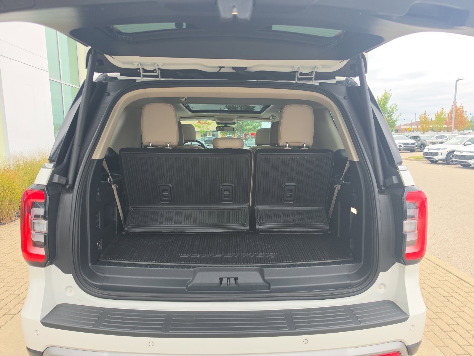 Used 2023 Ford Expedition Limited AWD/4WD image 13