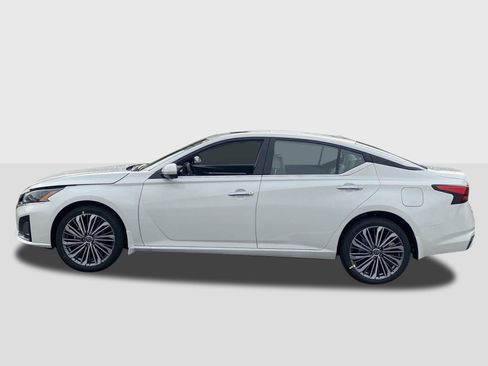 New 2025 Nissan Altima 2.5 SL image 2