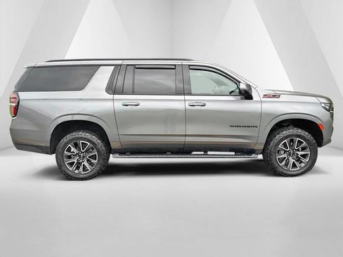 Used 2022 Chevrolet Suburban Z71 w/ Luxury Package AWD/4WD image 8