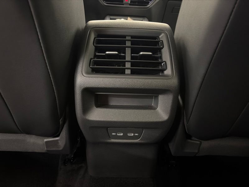 Used 2025 Volkswagen Tiguan SE w/ Panoramic Sunroof Package AWD/4WD image 19