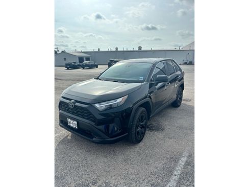 Used 2023 Toyota RAV4 LE image 3