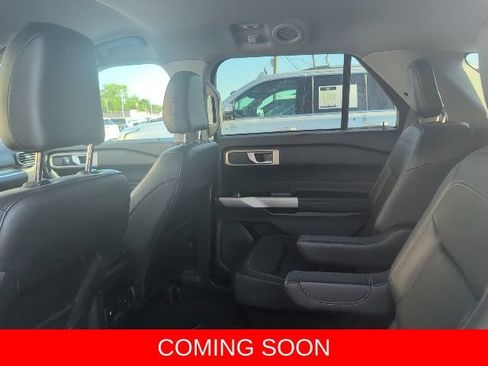 Used 2023 Ford Explorer XLT w/ Equipment Group 202A AWD/4WD image 5