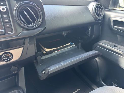 Used 2018 Toyota Tacoma SR image 29