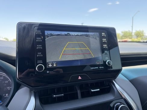 Used 2022 Toyota Venza LE AWD/4WD image 18