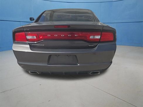 Used 2014 Dodge Charger SE RWD image 6