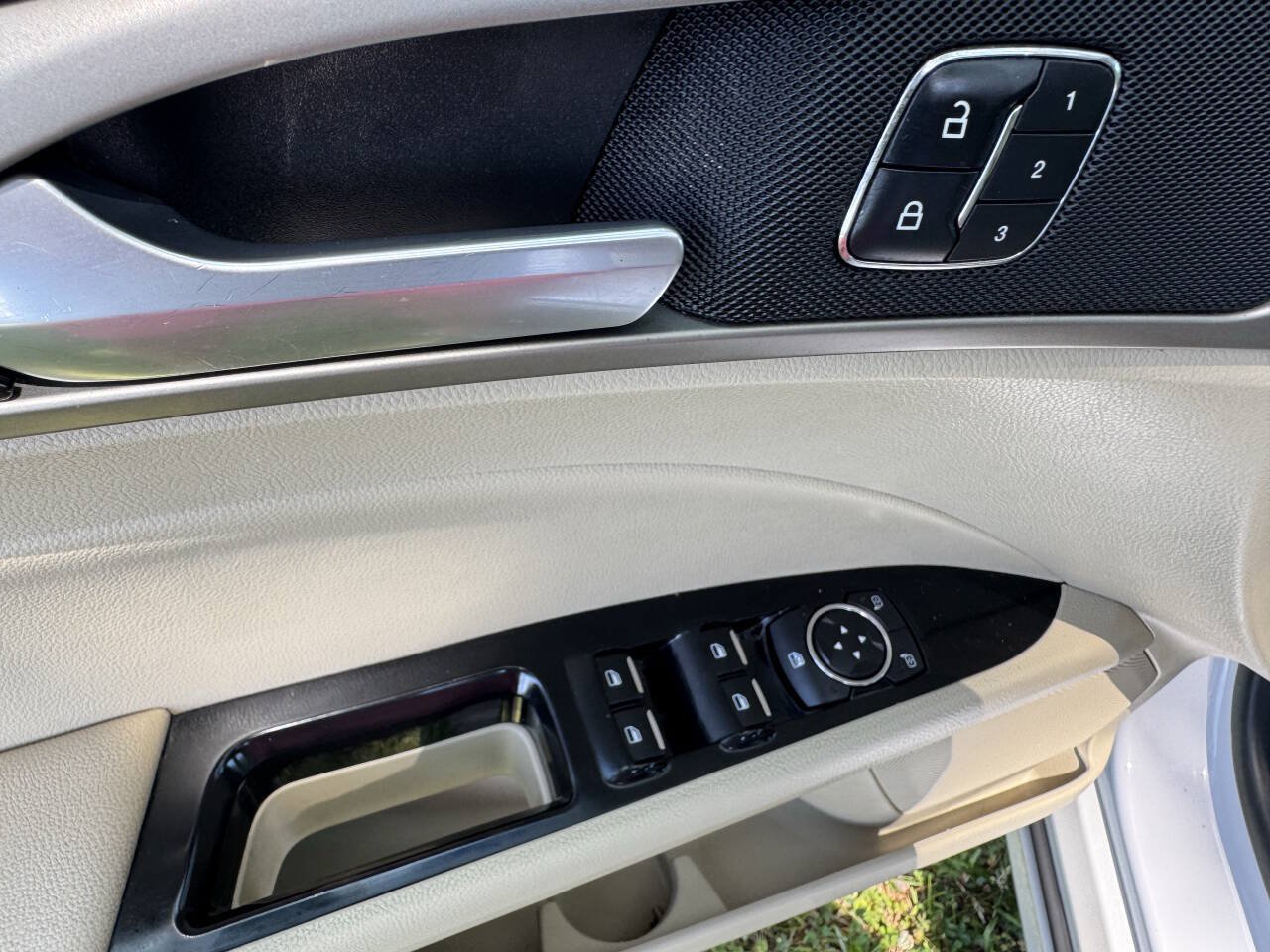 Used 2013 Ford Fusion SE FWD image 12