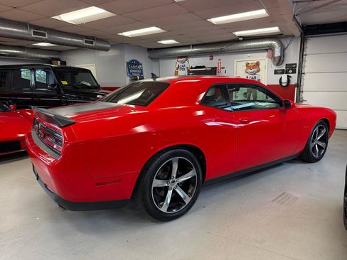 Used 2016 Dodge Challenger R/T RWD image 7