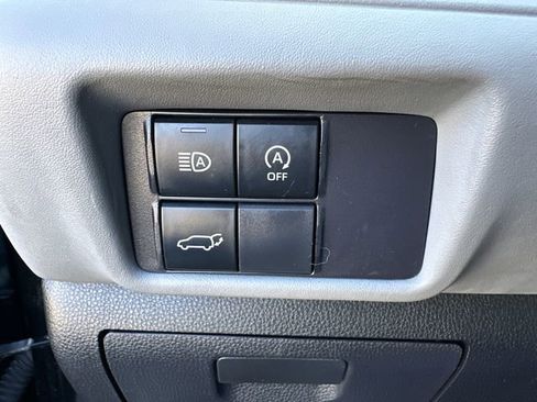 Used 2024 Toyota Highlander XLE AWD/4WD image 35