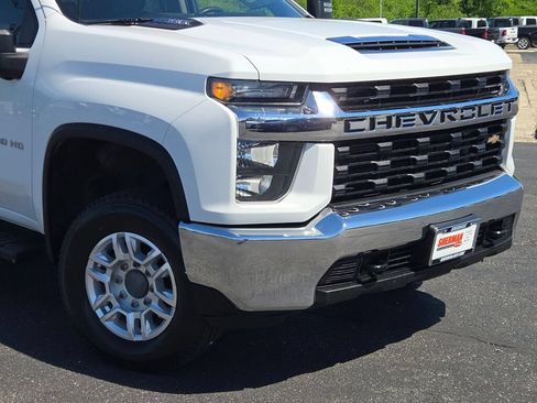 Used 2021 Chevrolet Silverado 2500 LT AWD/4WD image 2