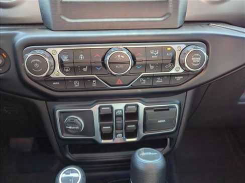 Used 2023 Jeep Gladiator Sport AWD/4WD image 10