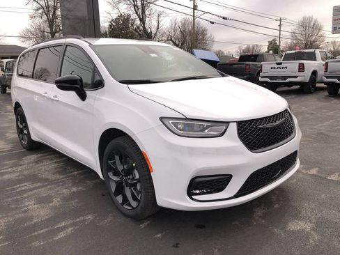 New 2026 Chrysler Pacifica Select w/ S Appearance Package AWD/4WD image 15