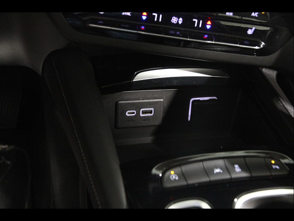 Used 2021 Buick Envision Essence w/ Sport Touring Package FWD image 17