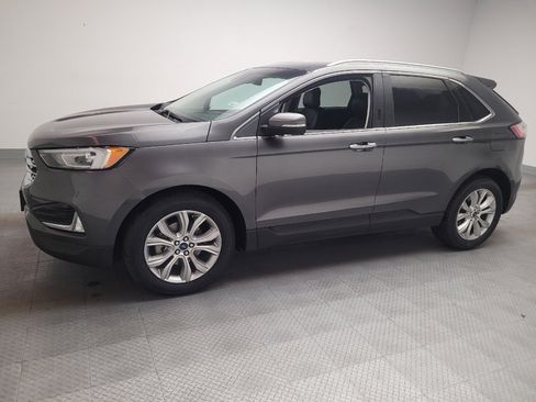 Used 2019 Ford Edge Titanium FWD image 2