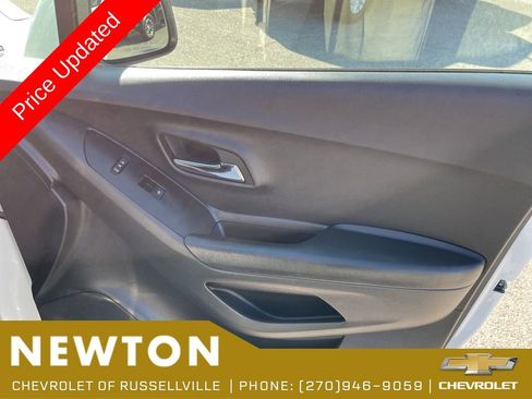 Used 2022 Chevrolet Trax LT AWD/4WD image 29