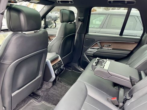 Certified 2025 Land Rover Range Rover SE image 30