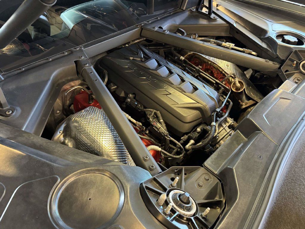Used 2024 Chevrolet Corvette Stingray Coupe w/ Z51 Performance Package RWD image 28