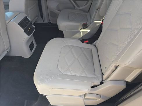 Used 2024 Volkswagen Atlas SE w/ Panoramic Sunroof Package FWD image 14