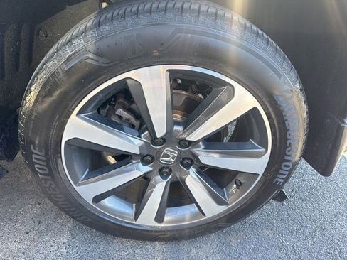 Used 2024 Honda Pilot Touring image 12