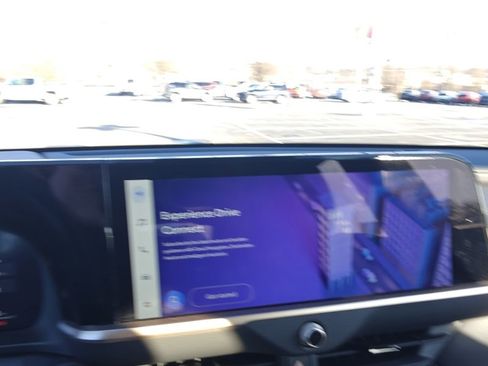 Used 2025 Toyota Crown Signia image 11