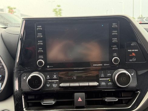 Certified 2021 Toyota Highlander XLE AWD/4WD image 26