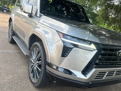 Used 2024 Lexus GX 550 w/ Accessory Package (2T) AWD/4WD image 1