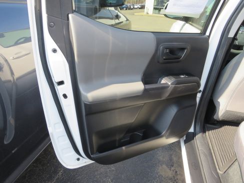 Used 2023 Toyota Tacoma SR image 9