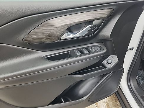 Used 2023 GMC Terrain SLE w/ Driver Convenience Package image 16