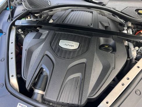 Used 2017 Porsche Panamera RWD image 30