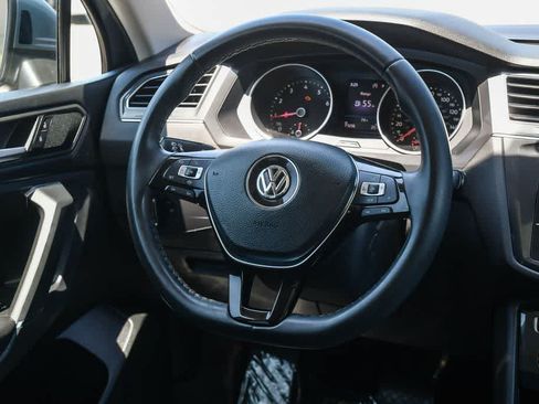 Used 2020 Volkswagen Tiguan SE w/ Panoramic Sunroof Package FWD image 12